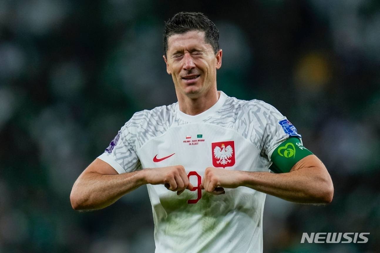 关于莱万多夫斯基在IG比赛中挺进下一轮，势不可挡引发热议！的信息