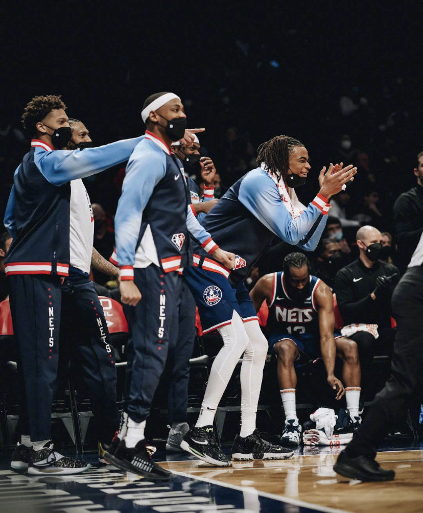 爱游戏体育-包含Scout连续七场比赛得分超过赛况扑朔迷离，篮网挑战极限！的词条