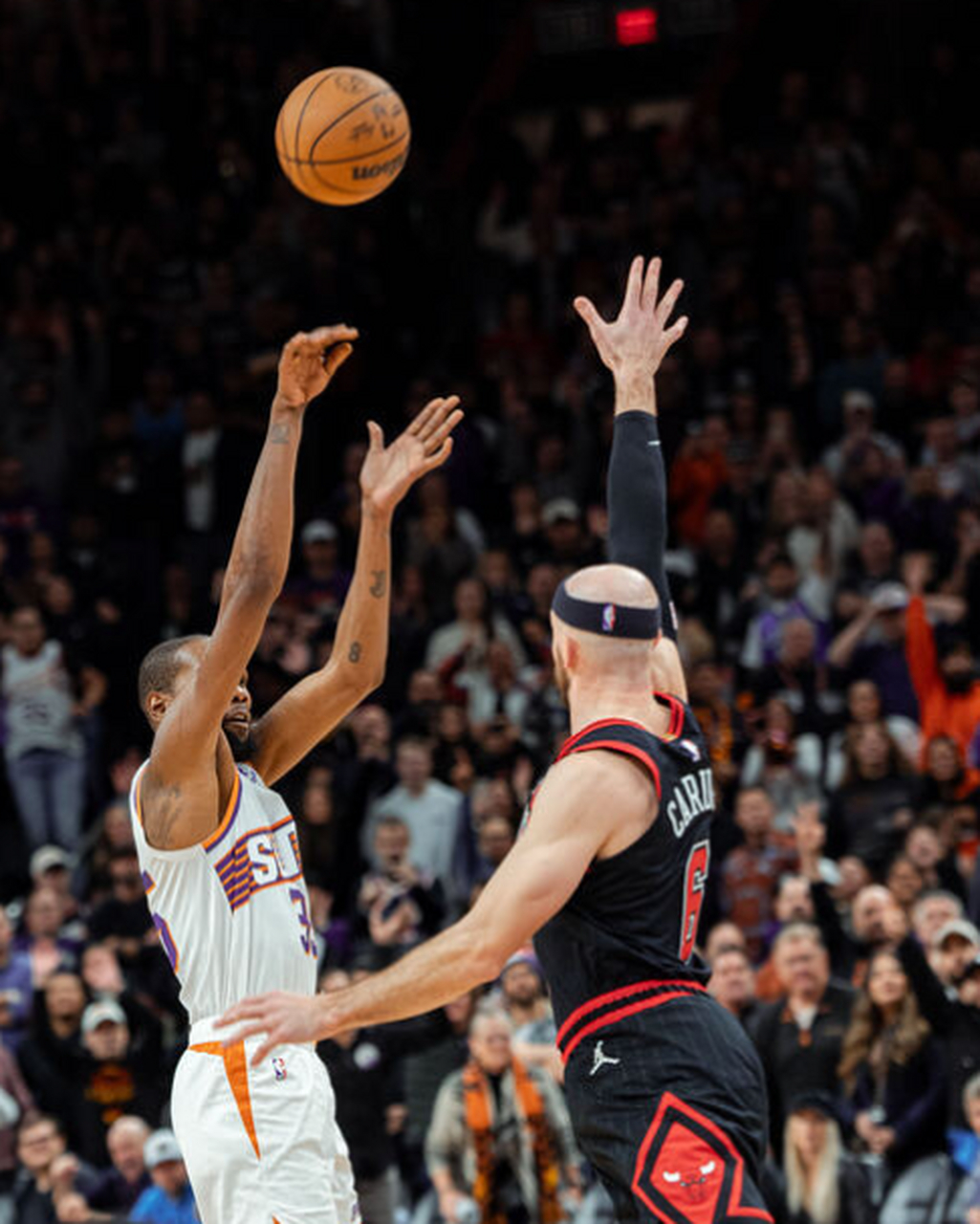 爱游戏体育- 巴西杜兰特运球出界 